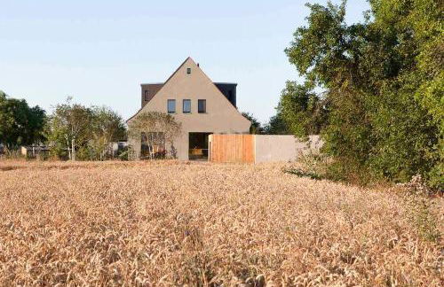 Architectural Gem On The Cornfield - Photo 21