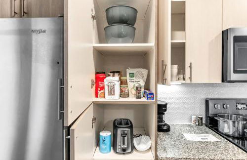 Bright 2BD 2BA Suite Gym and Pool City Center Stay - Foto 24