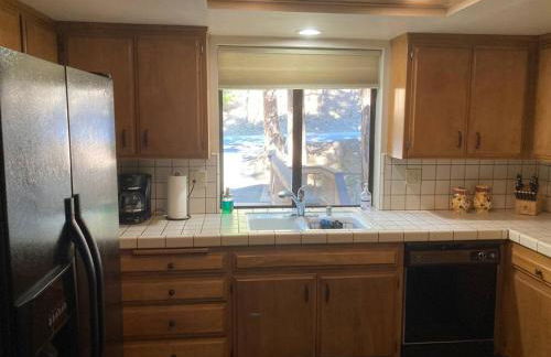 Cozy 3BR Dog-Friendly Cabin- Level 2 EV Chgr - Photo 18