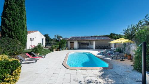 Villa l'ESTEL charme provençal, 15 pers, piscine privée & aire de jeux, au coeur du triange Arles-Avignon-Nîmes - Foto 2