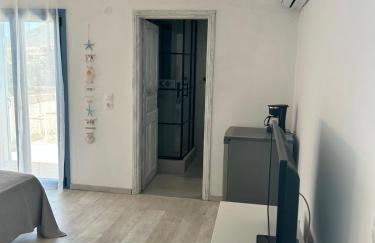 Olive House - Photo 14