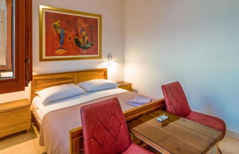 4 Bedroom Beautiful Home In Mravinci - Photo 25