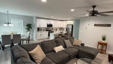Modern new townhouse near Stone Mountain Sleeps 10 - Foto 1