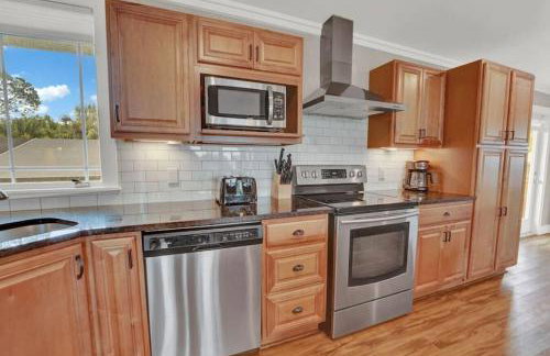 Pet-Friendly Bay View Home w/ Screened Pool Near Lighthouse - Foto 8