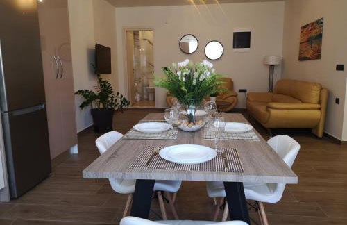 SUNNY HOLIDAYS APARTMENT - Photo 9