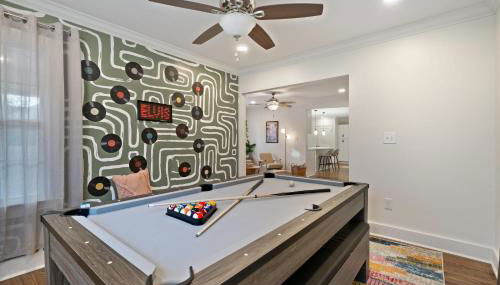 Hot Tub & Pool Table Mins to Beale Renovated - Foto 5