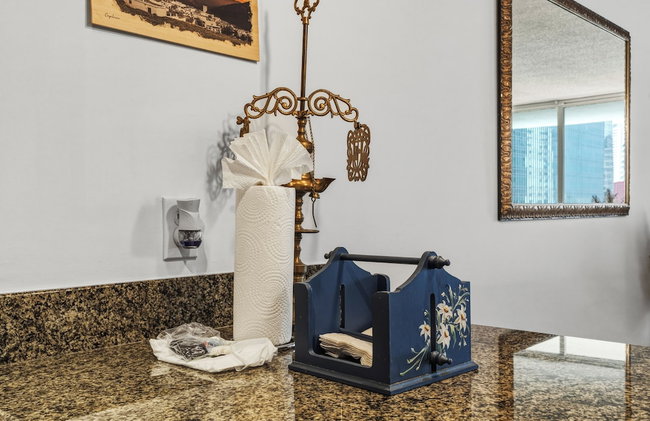 Fantastic 2BR Condo on 31st Floor Free Parking - Photo 106
