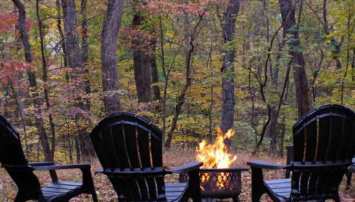 Secluded Retreat w Hot Tub, FirePit & Pool Access - Photo 4