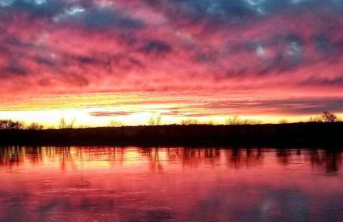 Waterfront Sunset Cabin with Patio and Firepit 2 bdrm - Foto 4