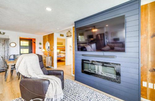 Walk to Winema Road Beach Home with Hot Tub! - Foto 4