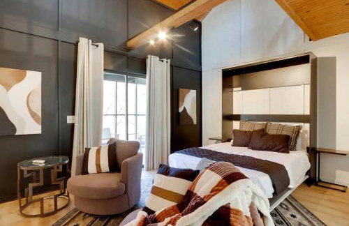 Peaceful Woodland Cabin with Screened Porch & Arcade Near Siloam Springs City Lake, Gentry, AR - Foto 4