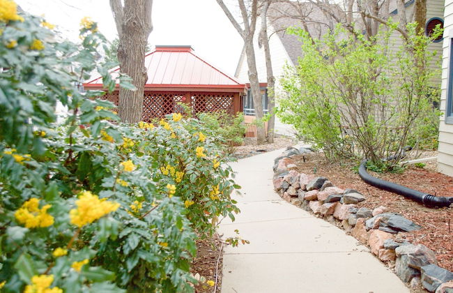 French Inspired Stay Fireplace Coffee bar Cozy - Foto 29