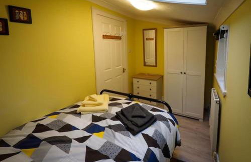 Pirnmill Home with a view - Photo 4