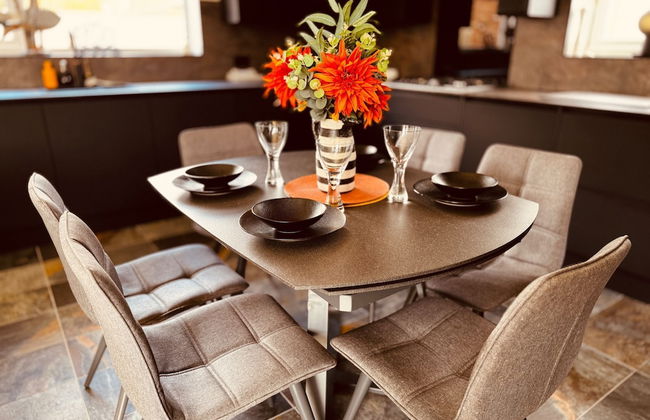 Luxury Adult-only 2-bedroom Bungalow With Hot Tub - Foto 10