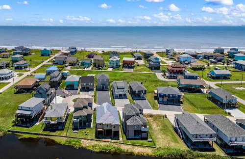 Caza Azul Luxury 4BR Getaway, Gated Community, Canal Views & Lift - Foto 50