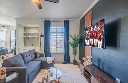 Amiable 2BD King Bed with Pool, Hot Tub, Gym, Parking - Foto 1