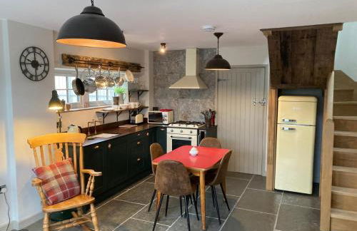 Great country-style house with a courtyard - Photo 8