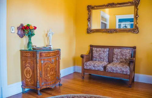 Maple House Large Vacation Home, Sleeps 7 Pet Friendly Great Location - Foto 3