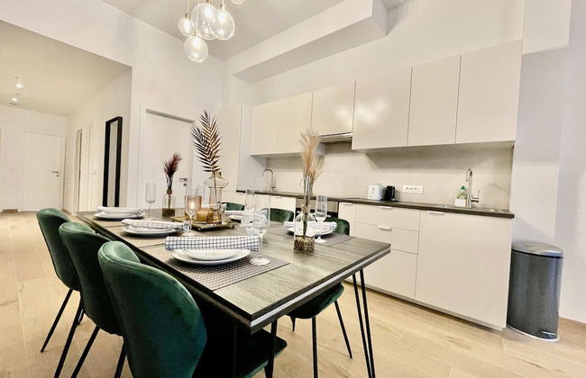 Luxury 2BR 2BA Near Fashion District by Oneluxstay - Foto 5