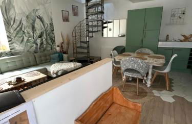 Petite maison dans village animé - Foto 1