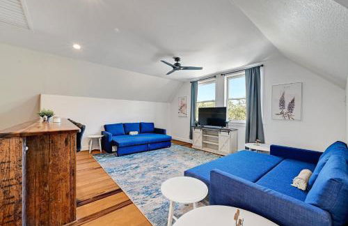 Luxury Lakefront Escape on Lake Travis - Photo 33