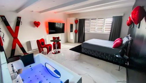 SECRET SUITE "Mr Grey" - Jacuzzi privatif - Gare RER C - Proche Paris - Foto 2