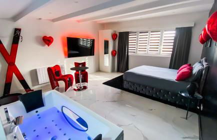 SECRET SUITE "Mr Grey" - Jacuzzi privatif - Gare RER C - Proche Paris - Foto 2