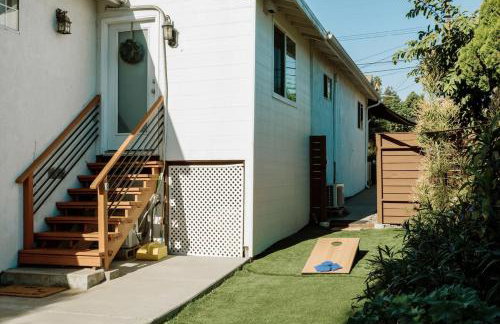 Serene Silver Lake 1 bedroom 1 bathroom Back house With Private Backyard - Photo 11