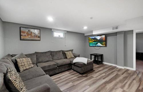 Arvada Retreat + 6 BD + Movie Theater - Photo 28