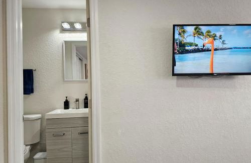 The Ruby - Hot Tub - King beds - Close to LMC - Foto 40