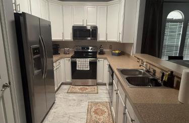 Spacious Home with First Floor King Bed - Foto 14