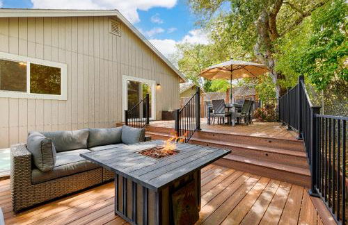 Spacious 4BD 3BA with hot tub, fire pit, and wraparound deck - Foto 25