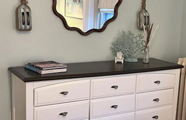 Big New England Family Home; walk to beach, shops - Foto 65