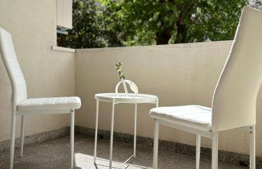 Emily at CITY CENTER - Foto 50