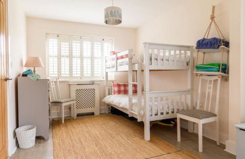 5 Bedroom Family Friendly Beach House - a skip to the water! - Foto 45