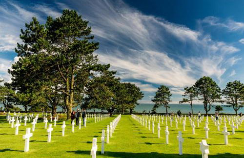 Chant des mouettes Maison rénovée spacieuse tout confort grand jardin belle terrasse aménagée parking 8 personnes 4 sdb 5 wc à 10 mn à pied de la mer Port en Bessin tous commerces restaurants proche Omaha Beach - Photo 41