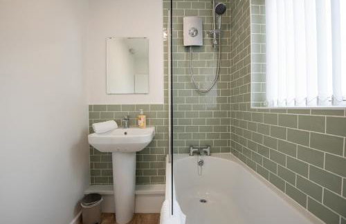 Stunning two bedroom house close to Durham and A1 - Photo 24