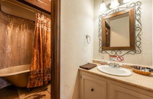 New! Historic Chalet in Colorado National Forest - Foto 7