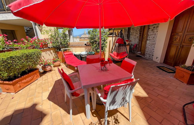 Central Spoleto Apartment With Large Sunny Terrace With Views - Photo 39