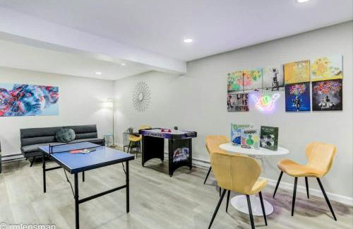 The Hut House 3BR 3BA Game Room Massage Chair - Foto 57