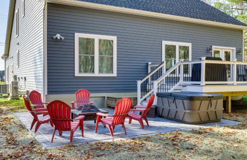 Hot Tub Haven 2 Mi to Beach! Christys Cottage - Foto 2