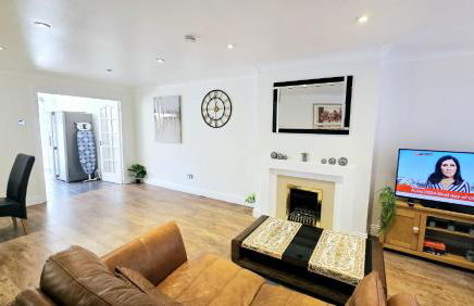 Cosy and spacious Home -Free parking, Free WiFi- sleeps 5 by FINNA Properties Ltd - Foto 42