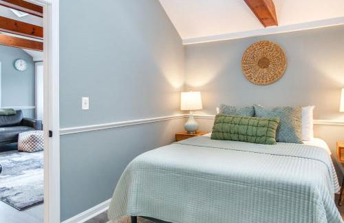 Swim and Fish On-Site! Waterfront Cape Cod Cottage - Foto 11