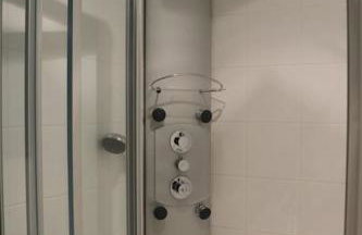 Beach Side Top Floor Property, Balcony & Sea Views - Foto 17