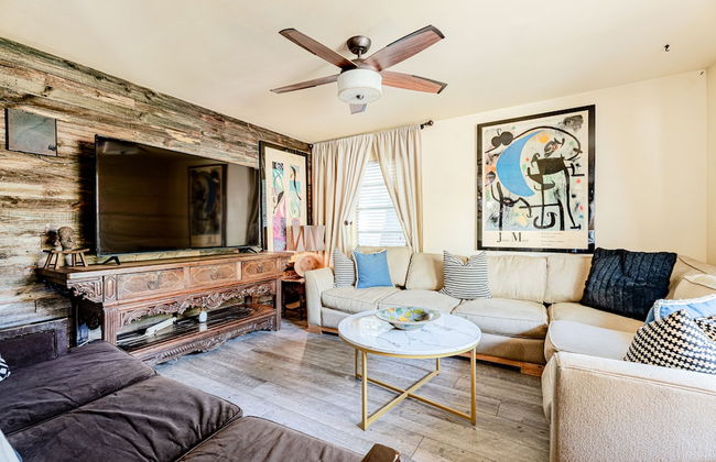 Mr. Wilson - Photo 11