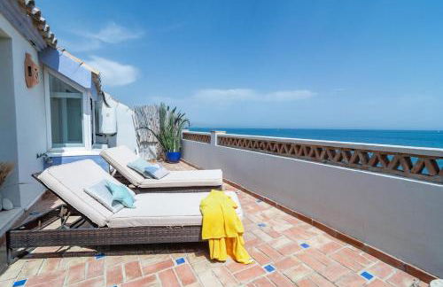 LAP- 3 bed apartment on the beach. Families only - Photo 42