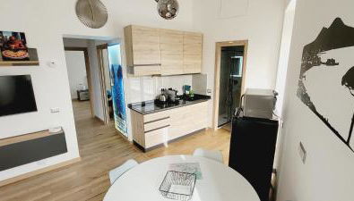 Luxury Napoli Style Apartment - Photo 2, stove