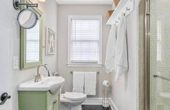 Quaint house, king bed 2min from down town - Photo 19