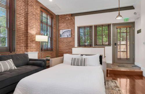 Jennifer's Historic Riverfront Loft Private Patio - Photo 20
