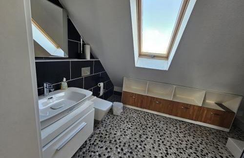 Stylish top floor apartment with garden view - Foto 11